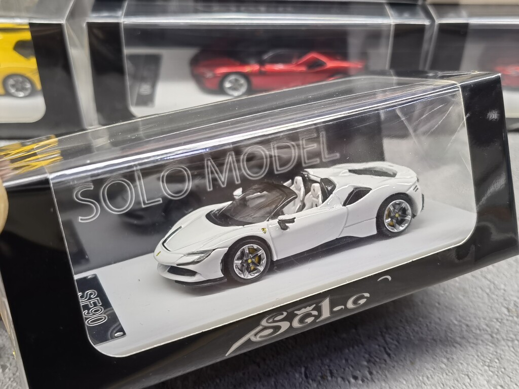 Solo 1:64 Ferrari SF90 sports car hardtop convertible alloy car model