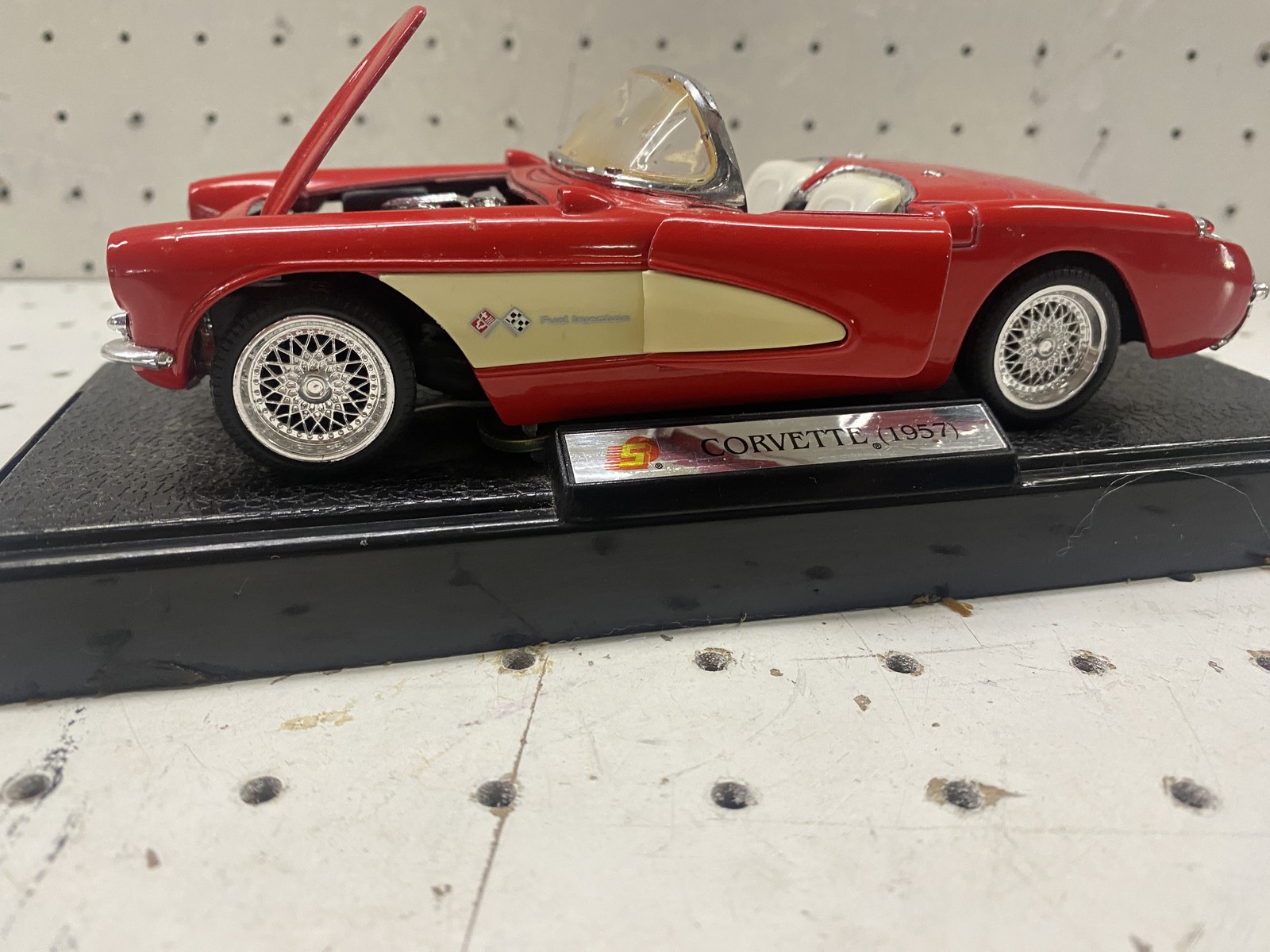 Chevrolet Corvette 1957 1:43 Diecast Model Toy Car Red Convertible With Stand