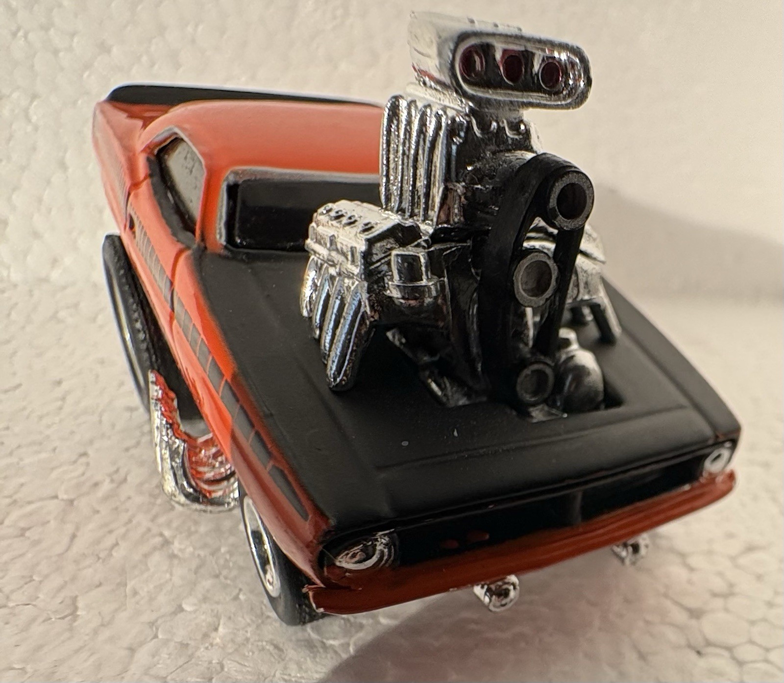 Muscle Machines 1970 Plymouth Barracuda AAR ‘Cuda 2000 Original Funline 1/64