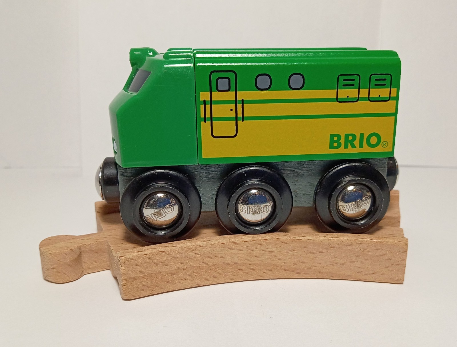 Brio World Wooden Diesel Locomotive Train Toys R Us Caboose Car Push Toy Lot 2