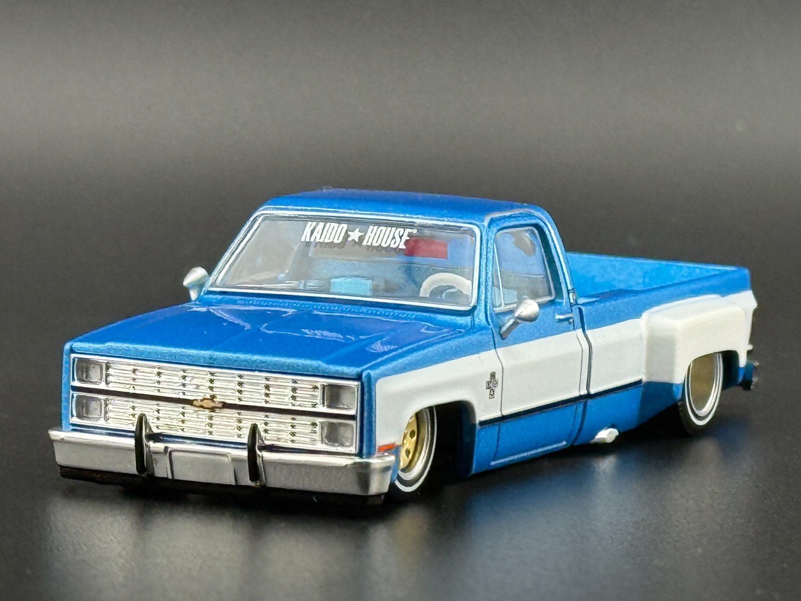 Kaido House x Mini GT Chevy Silverado Dually Vintage Spec V1 #192 1/64