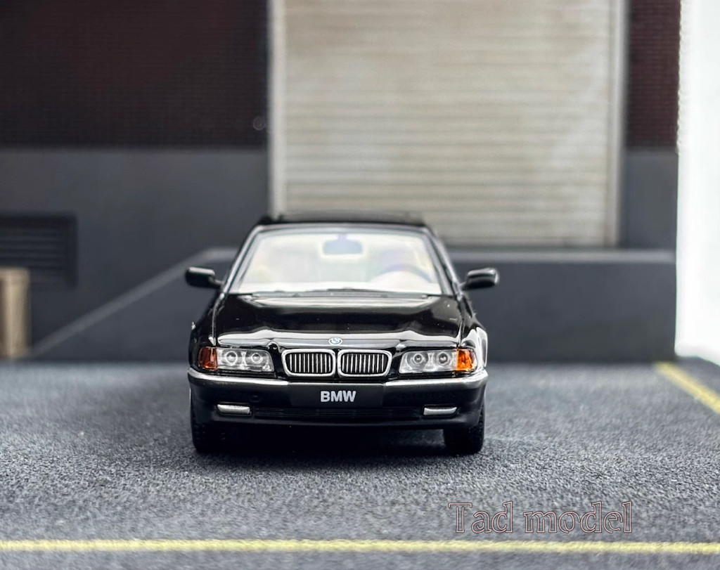 AR 1:64 Black BMW 750iL E38 Luxury Sedan Sports Model Diecast Metal Car