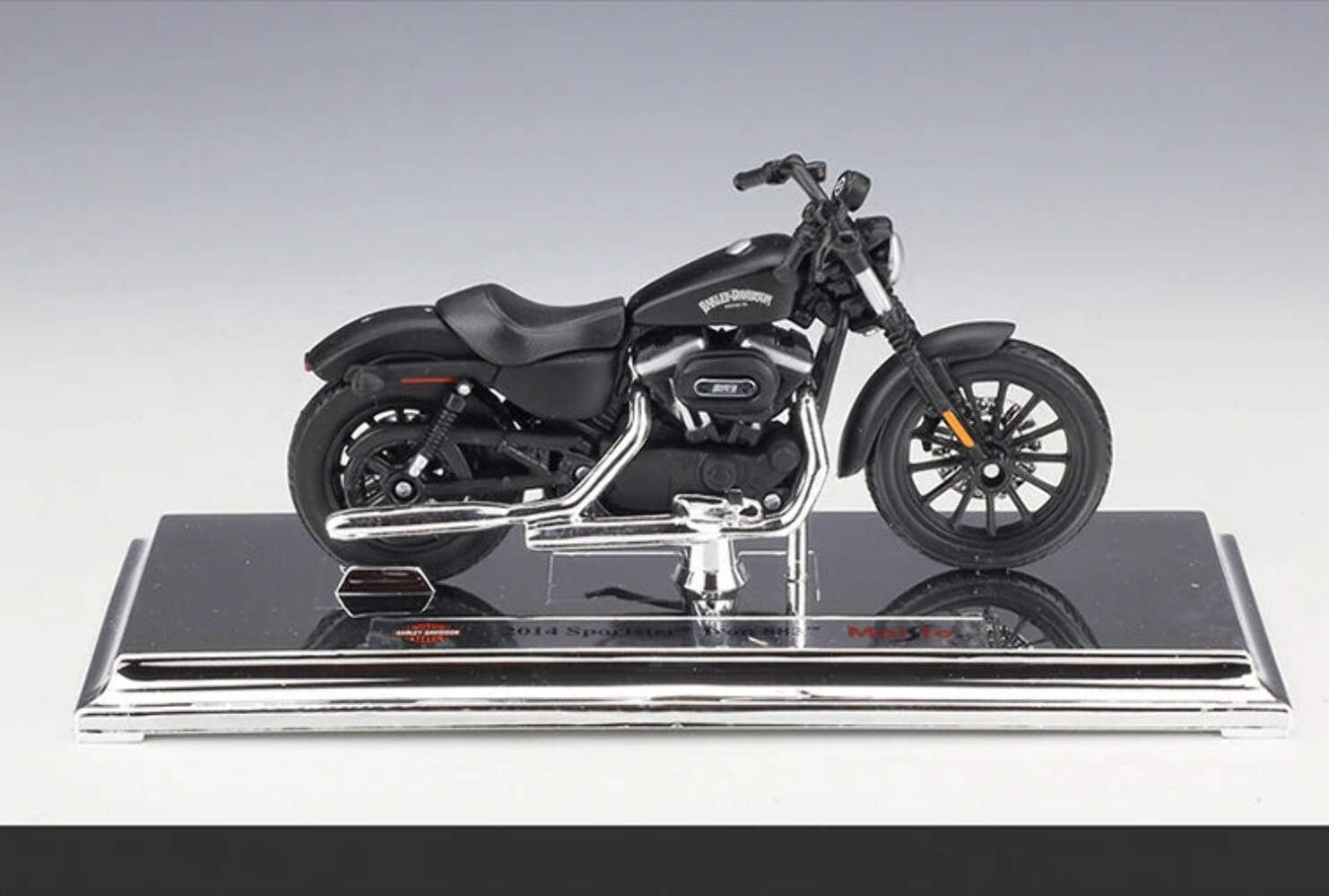 Maisto 1:18 Harley Davidson Sportster Iron 883 Diecast Alloy Classic Motorcycle