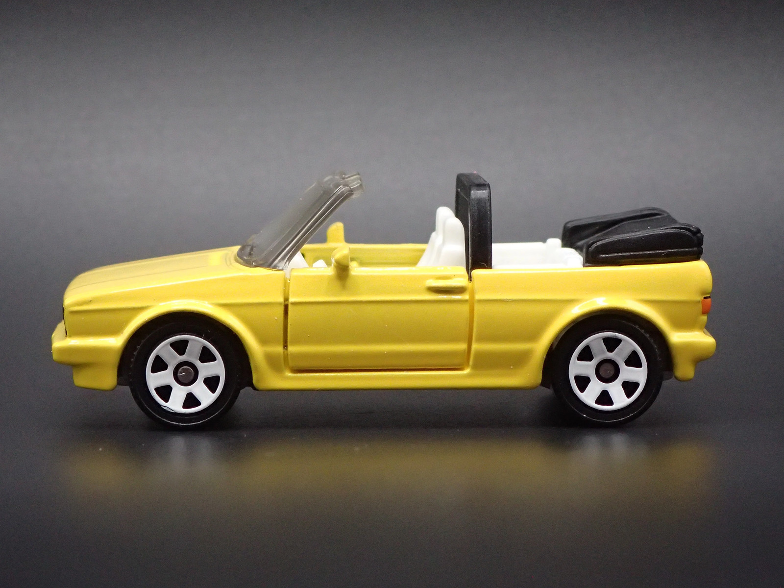 1979-1993 VW VOLKSWAGEN GOLF CABRIOLET 1:64 SCALE COLLECTIBLE DIECAST MODEL CAR