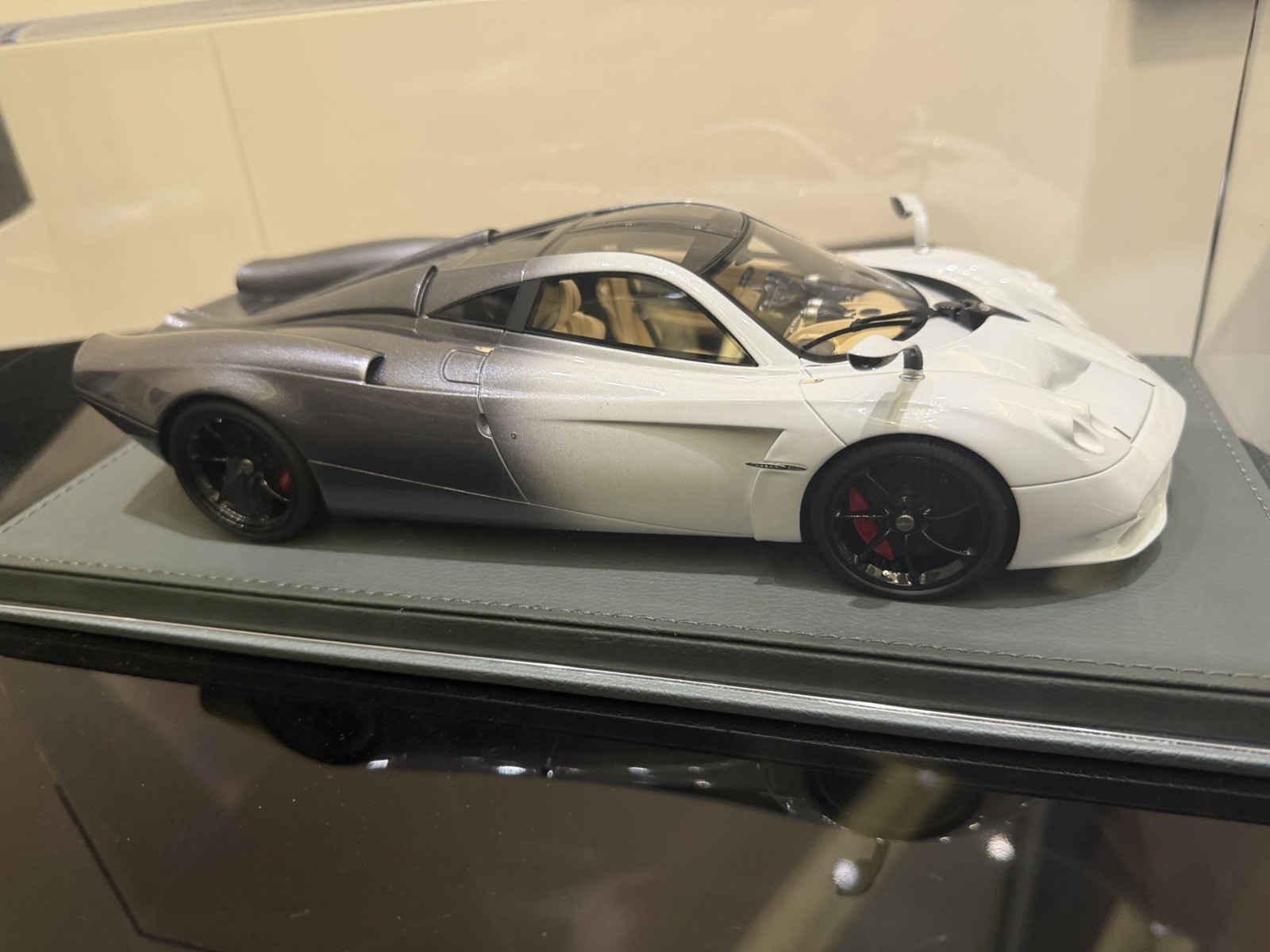 Pagani Codalunga Model BBR 1:18 NEW