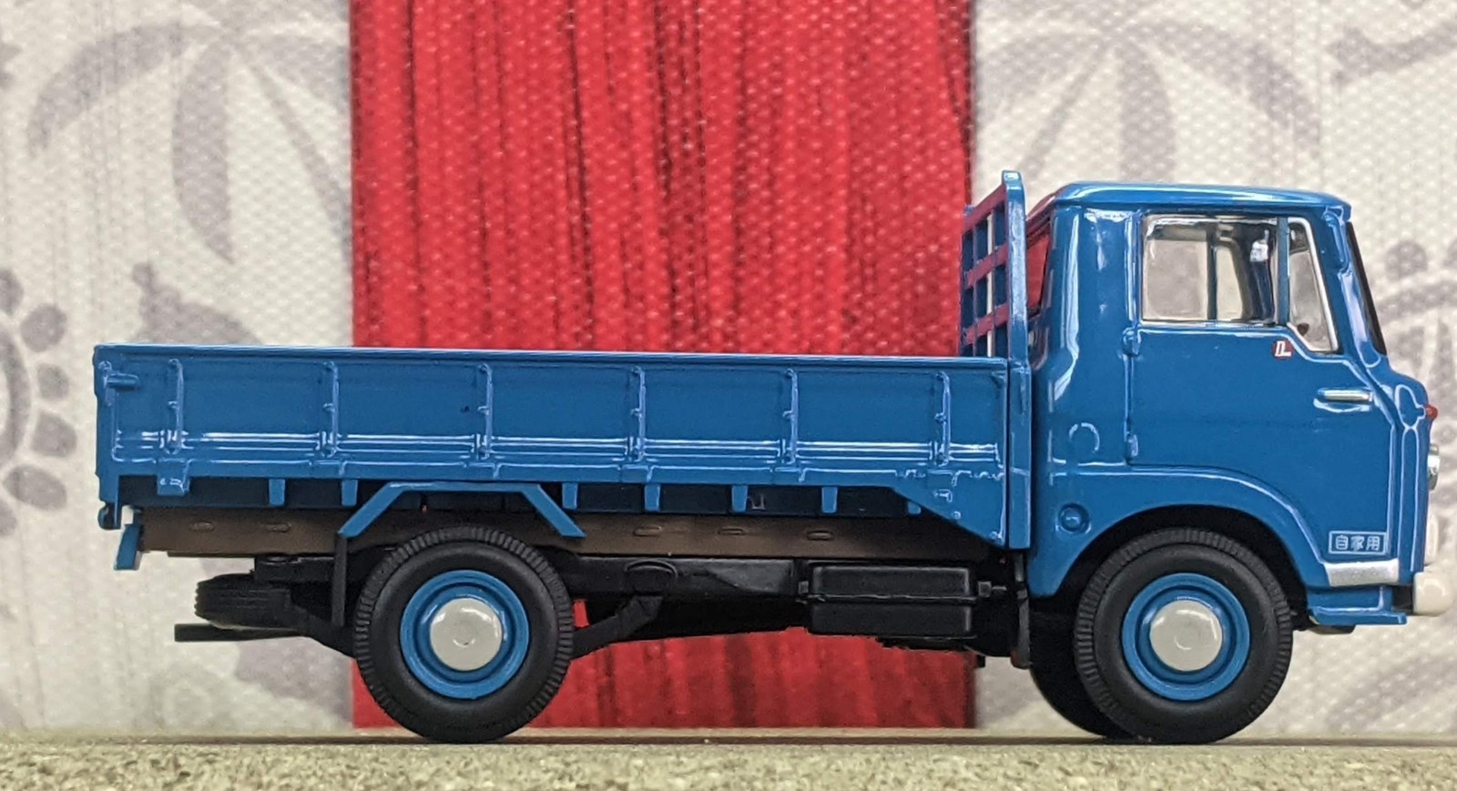 TOMICA LV-191b 1966 ISUZU ELF DELIVERY TRUCK 1:64 SCALE LIMITED VINTAGE SERIES