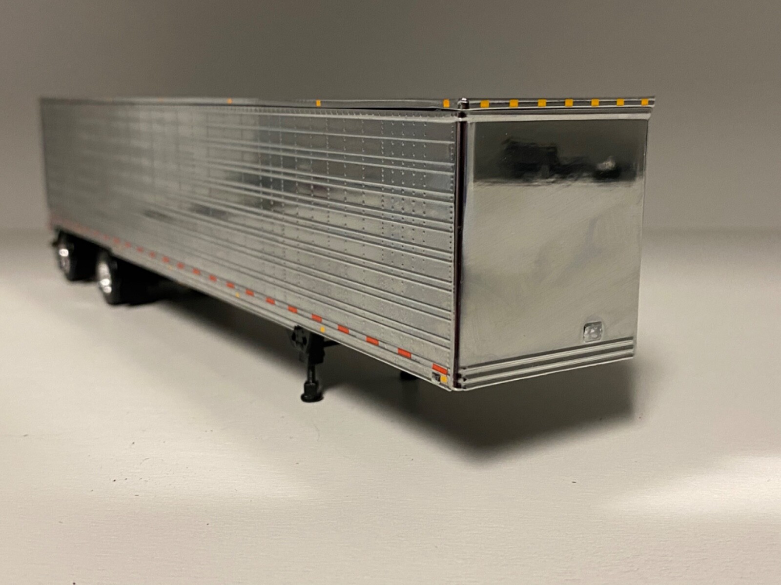 CHROME & BLACK SPREAD AXLE DCP 1/64 53′ UTILITY VAN TRAILER