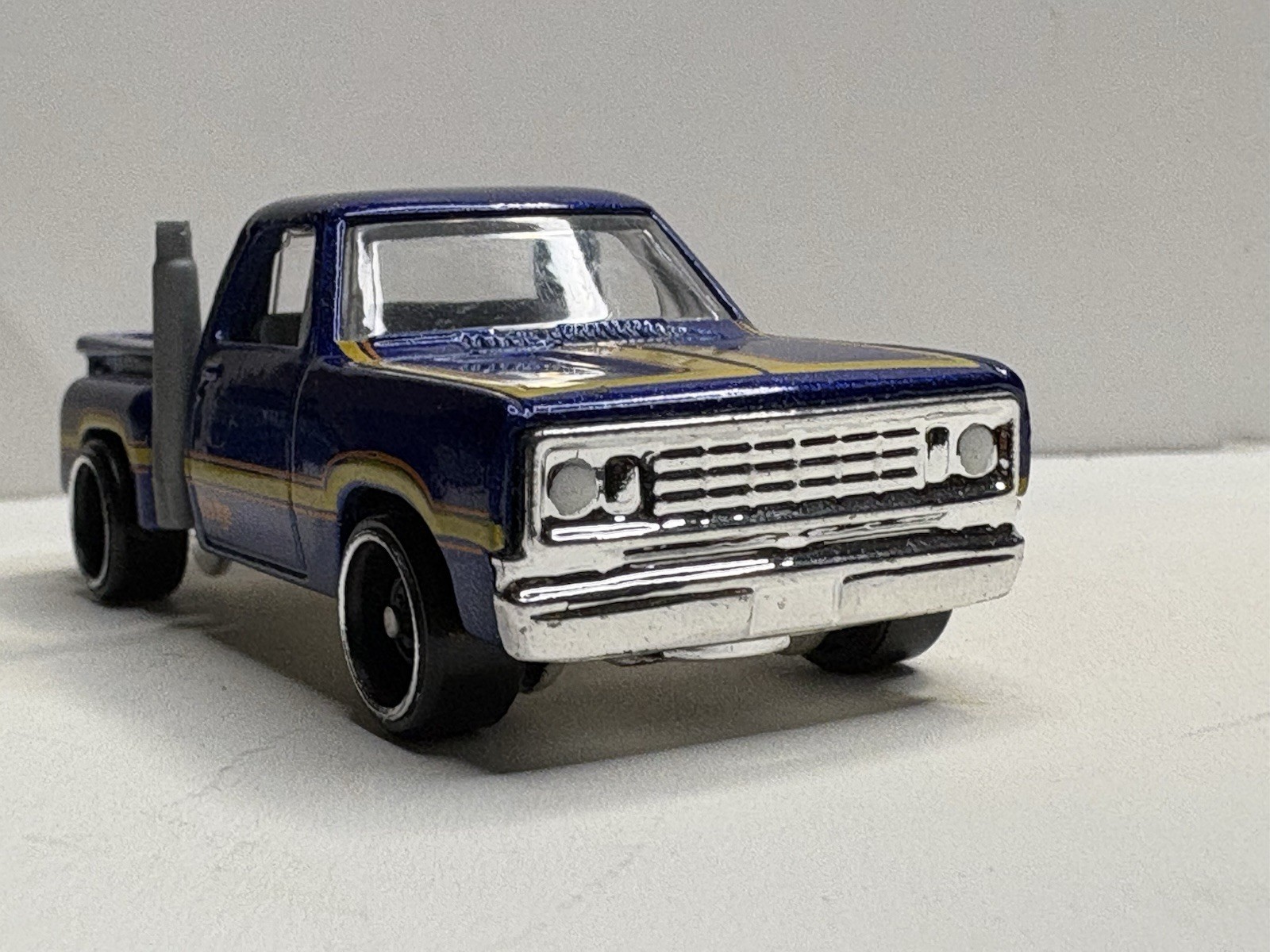 Loose 1978 DODGE WARLOCK PICKUP TRUCK BLUE 1/64 SCALE COLLECTIBLE DIECAST CAR