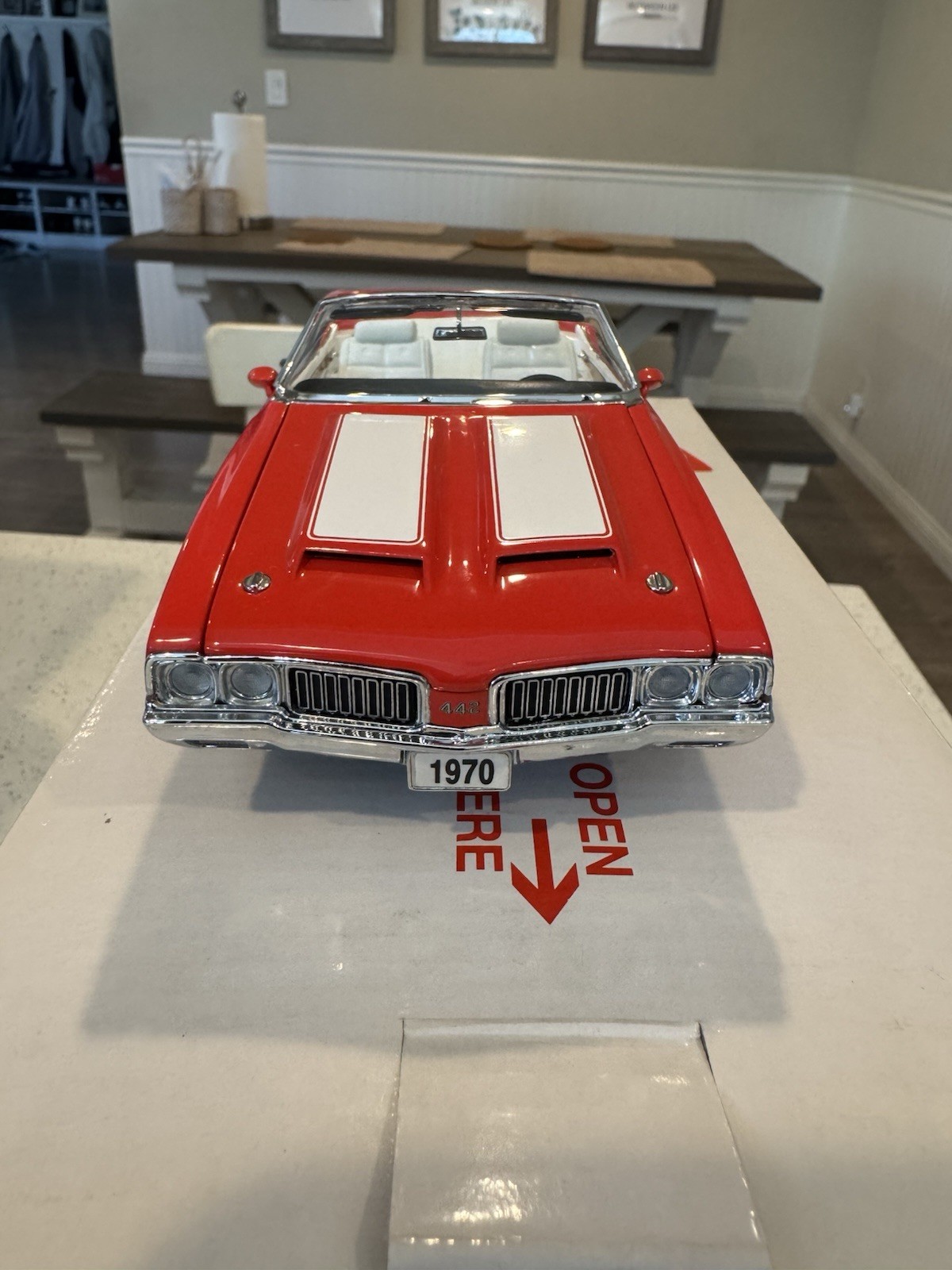 1970 Oldsmobile 442 W-30 Die Cast Model Car 1:24 Scale by the Danbury Mint