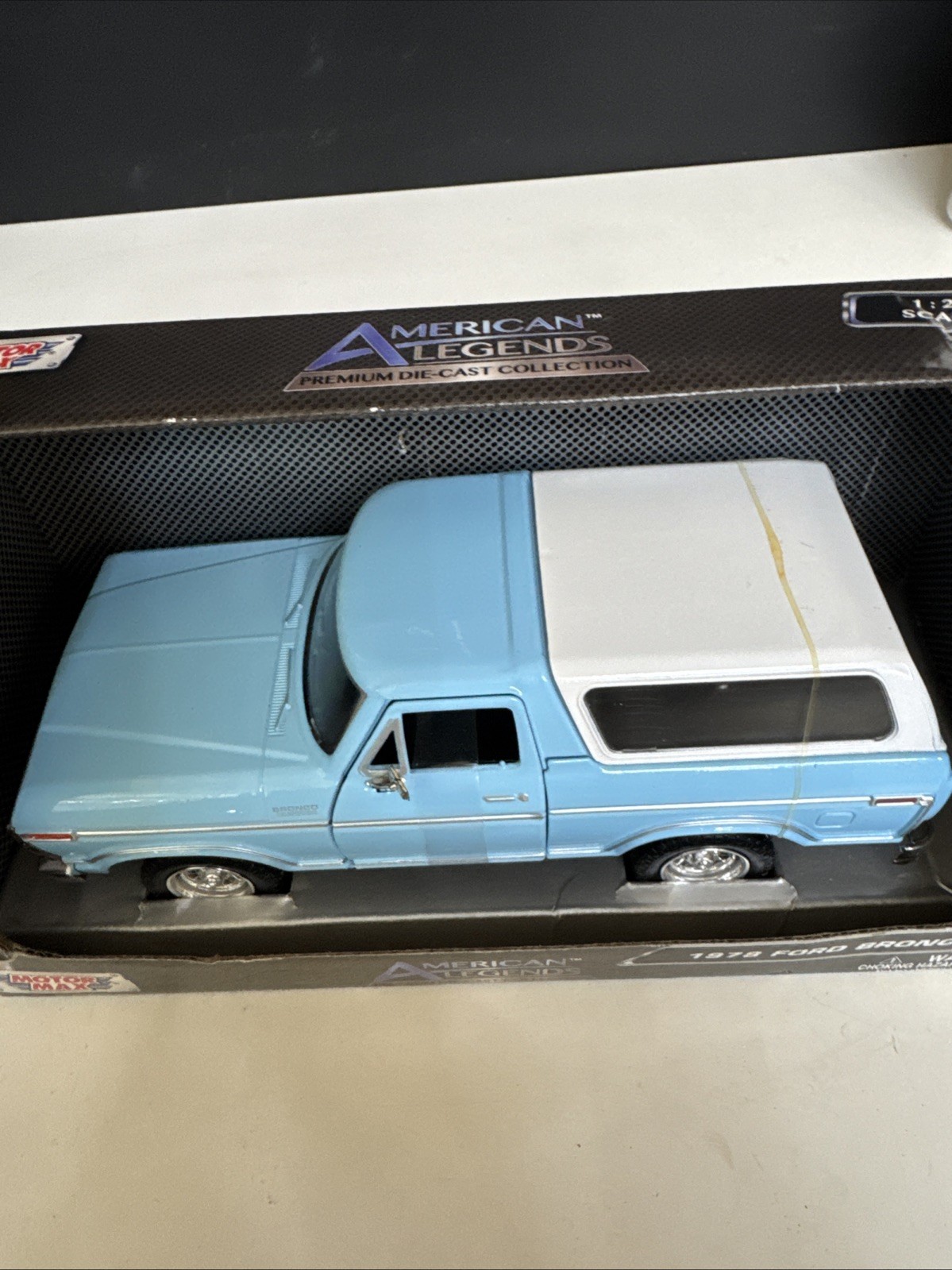 1978 Ford Bronco Light Blue and White “AMERICAN Legends” Series 1/24 MOTOR MAX