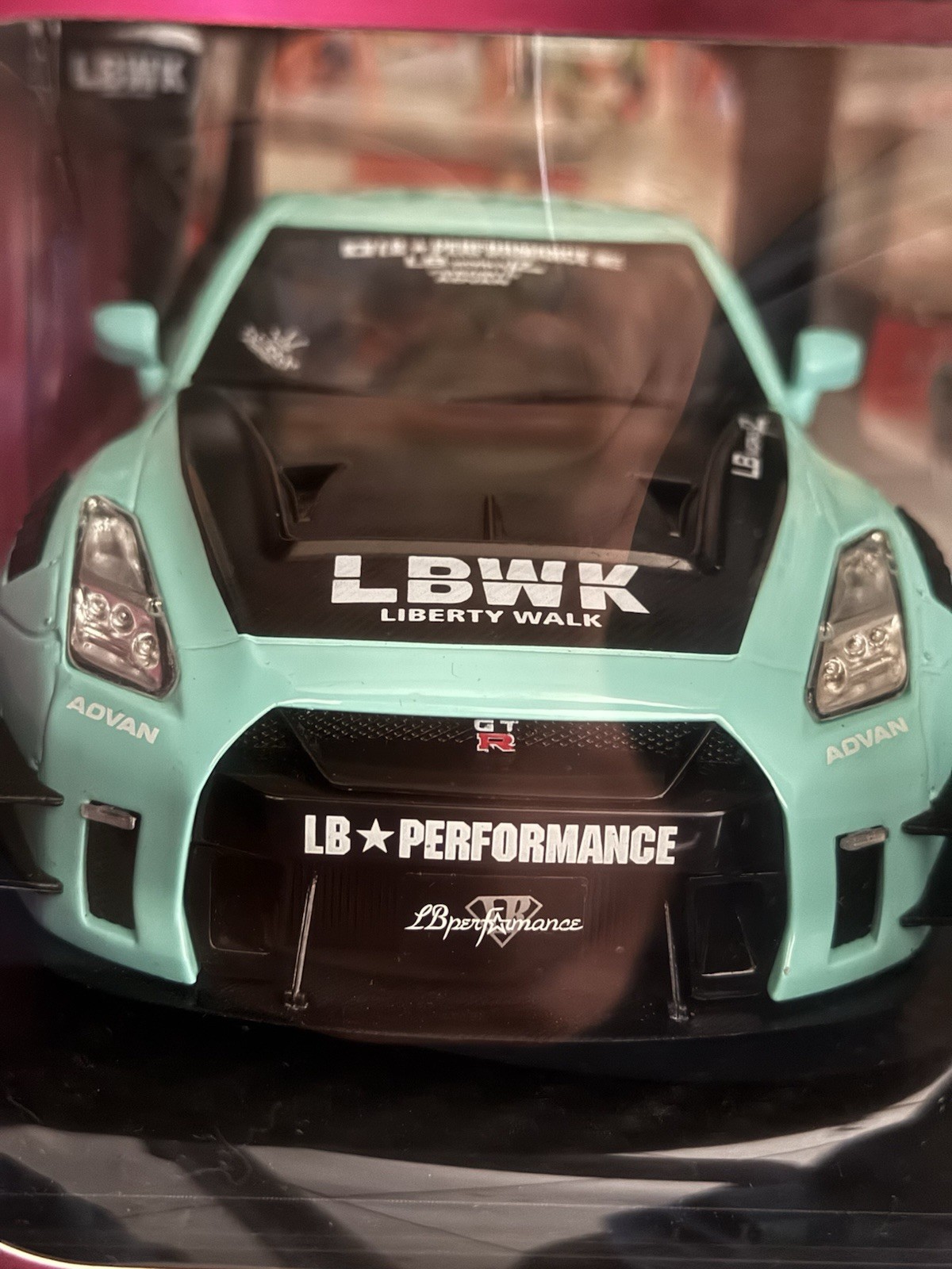 Jada 1:18 Nissan GT-R (R35) Liberty Walk Body Kit 2.0 – Seafoam -Pink Slips