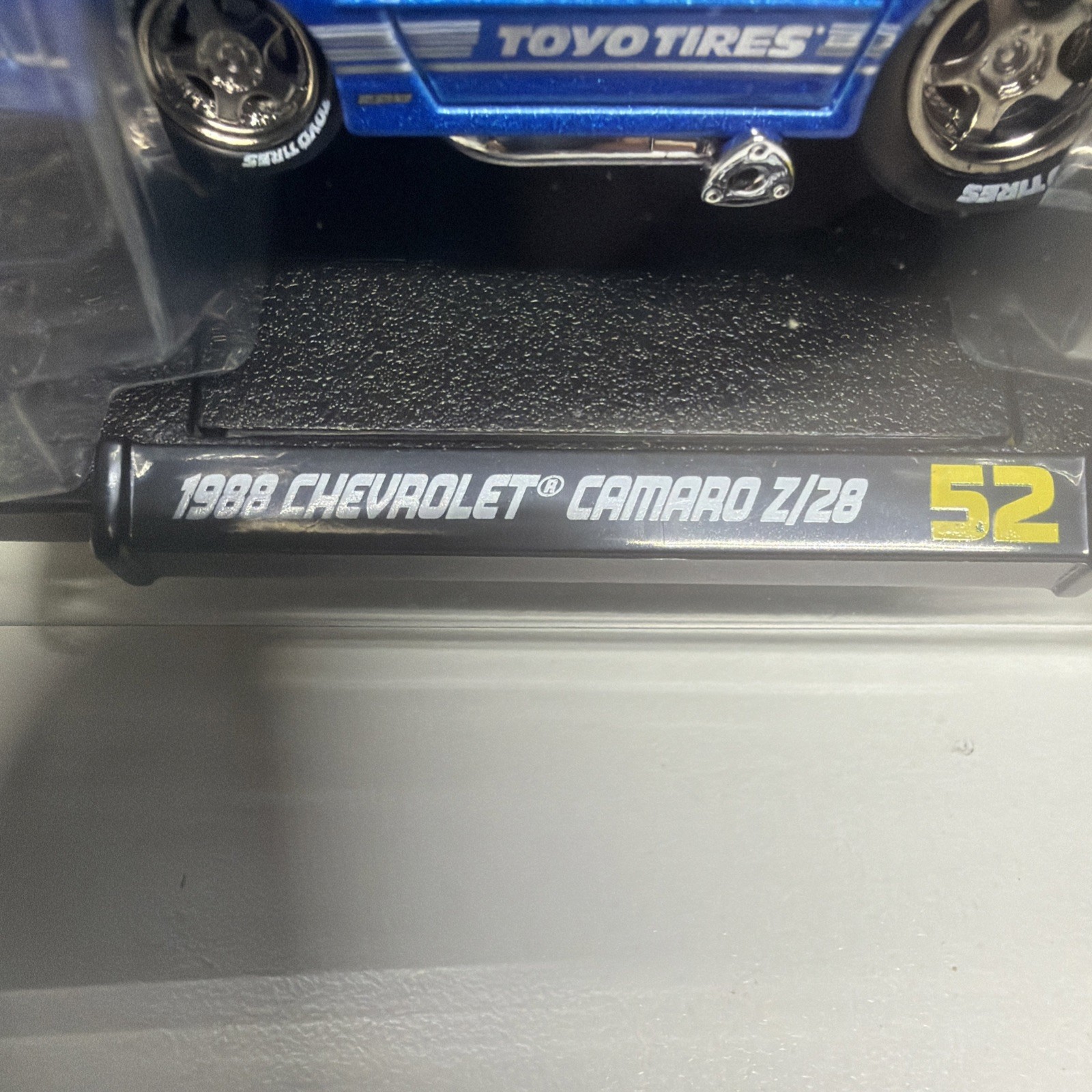 Maisto Muscle Machines Series 9 DieCast Model 52 1988 Chevrolet Camaro Z/28 Blue
