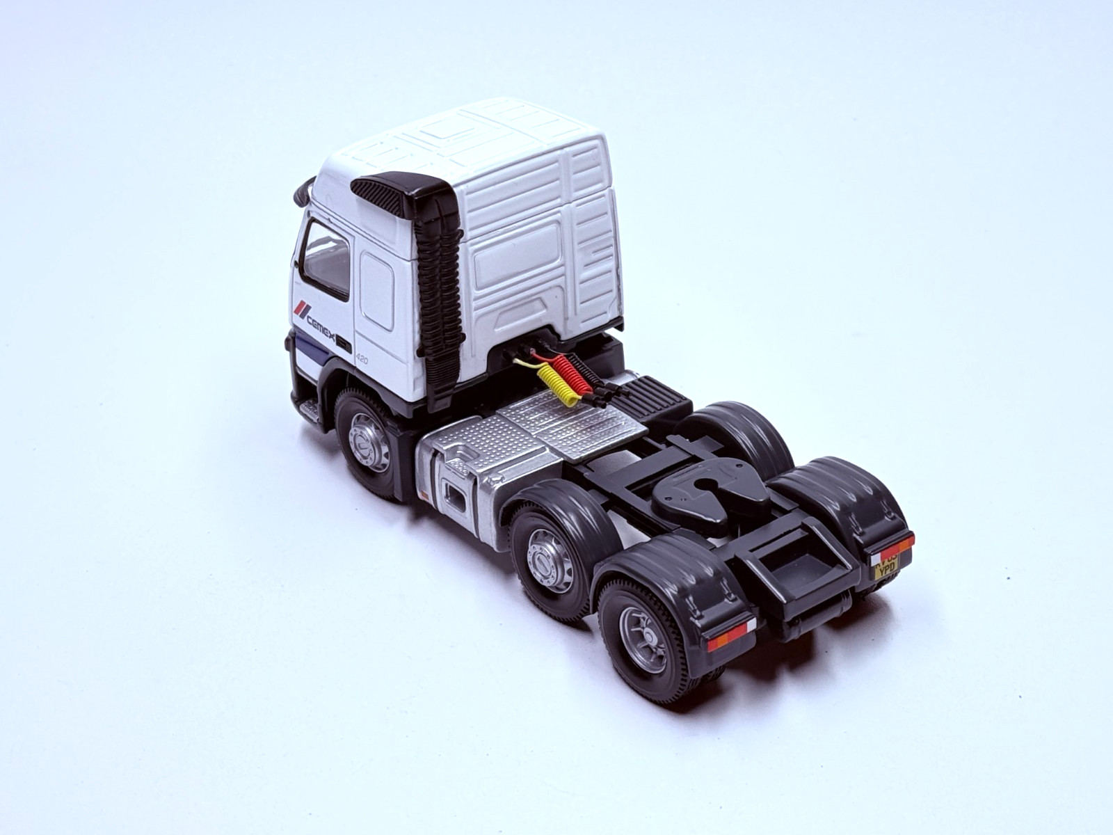 CORGI VOLVO FM TRACTOR UNIT MODEL ONLY CEMEX 1:50 SCALE CC13518