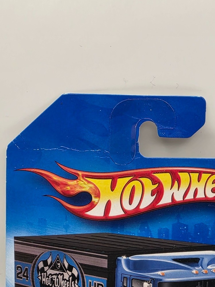 HOT WHEELS 2009 HW CITY WORKS 8/10 – HIWAY HAULER BLUE AND BLACK (WN) (TOTE 4)