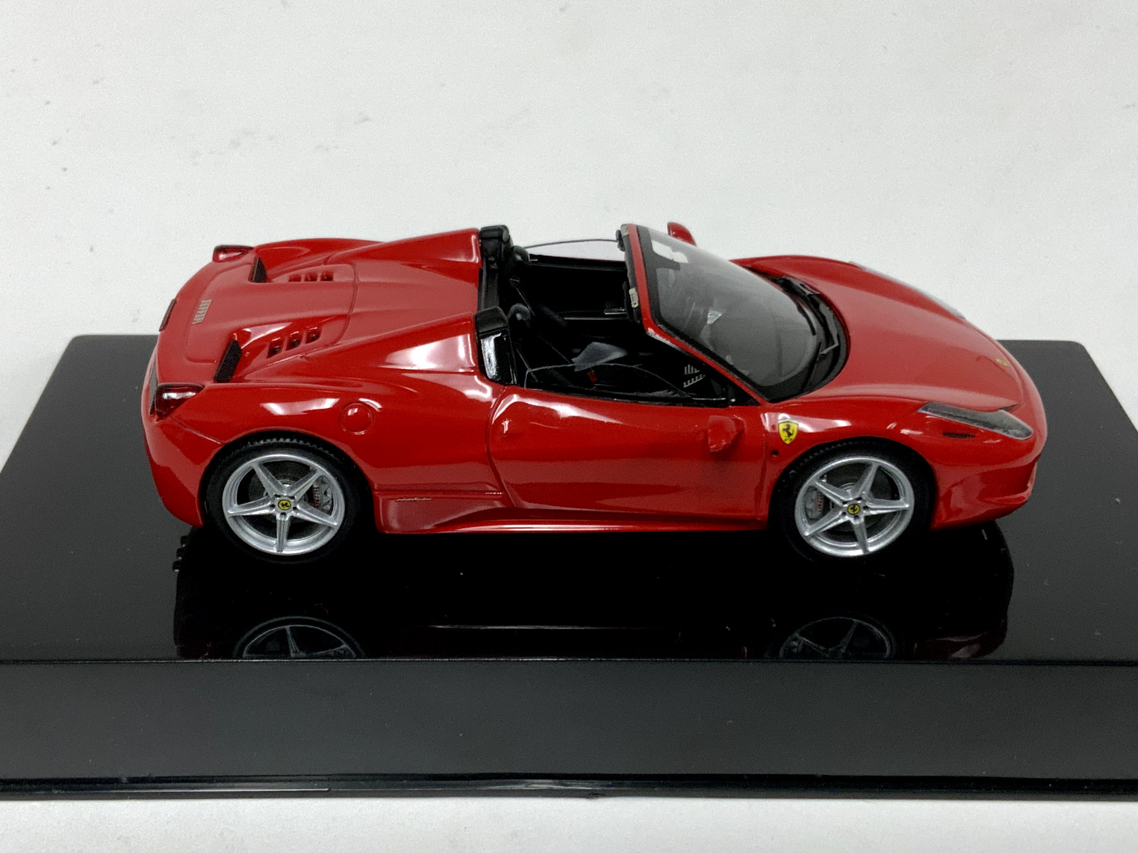 1/43 Hot Wheels Elite Ferrari 458 Italia Spider in Rosso Corsa Red W1182 TN599