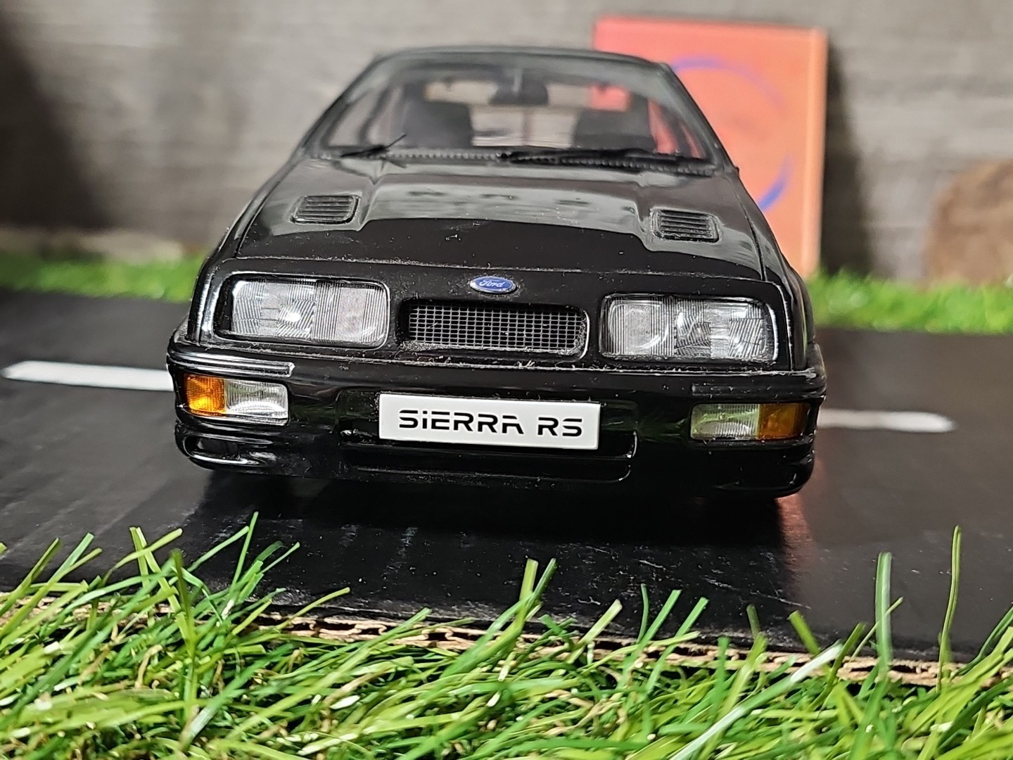 Vntg 2004 AUTOart Millennium 1986-87 Ford Sierra RS 1:18 Scale Diecast Car
