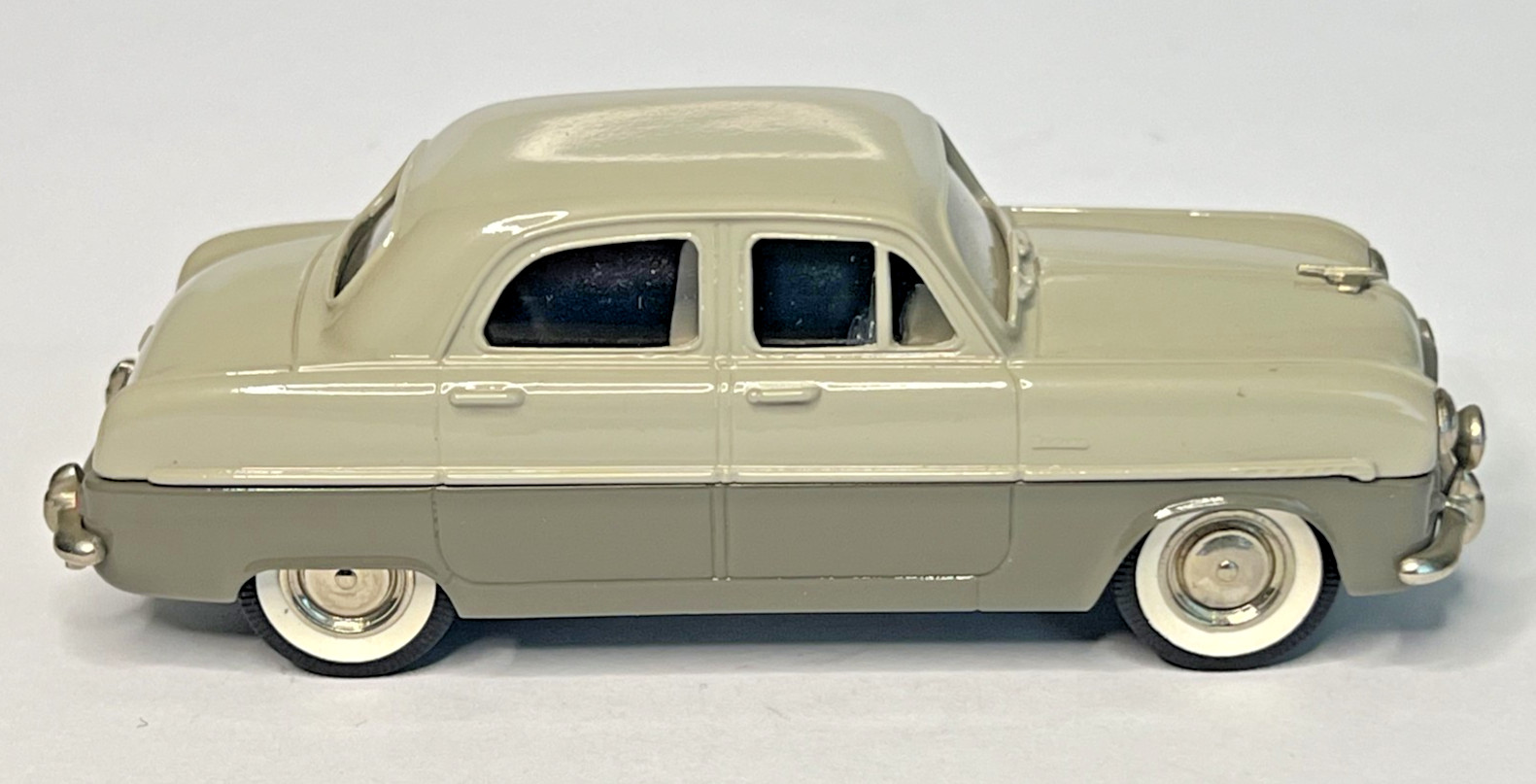 Lansdowne 1:43 Scale LD7 1954 Ford Zephyr Zodiac Sedan – 2 Tone Gray