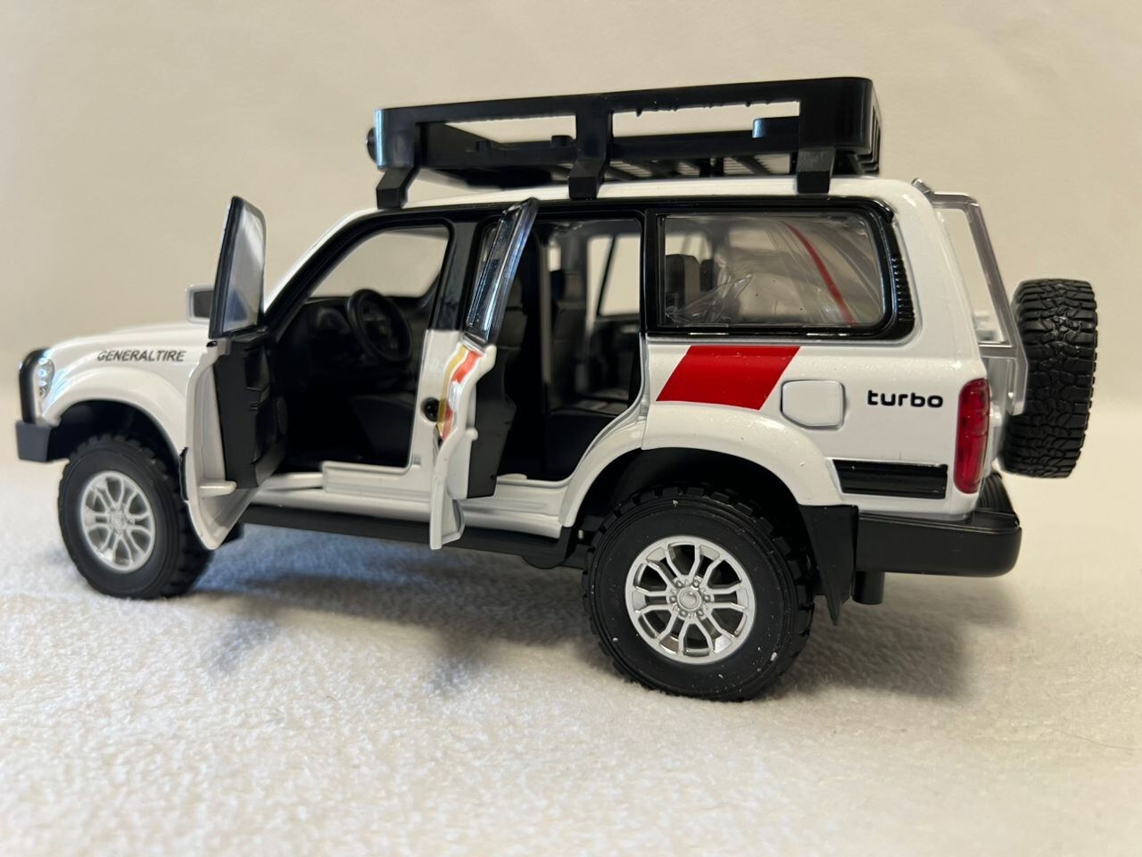 1:24 Toyota Land Cruiser LC80 Car Model Alloy Diecast Vehicle Gift Sound Light