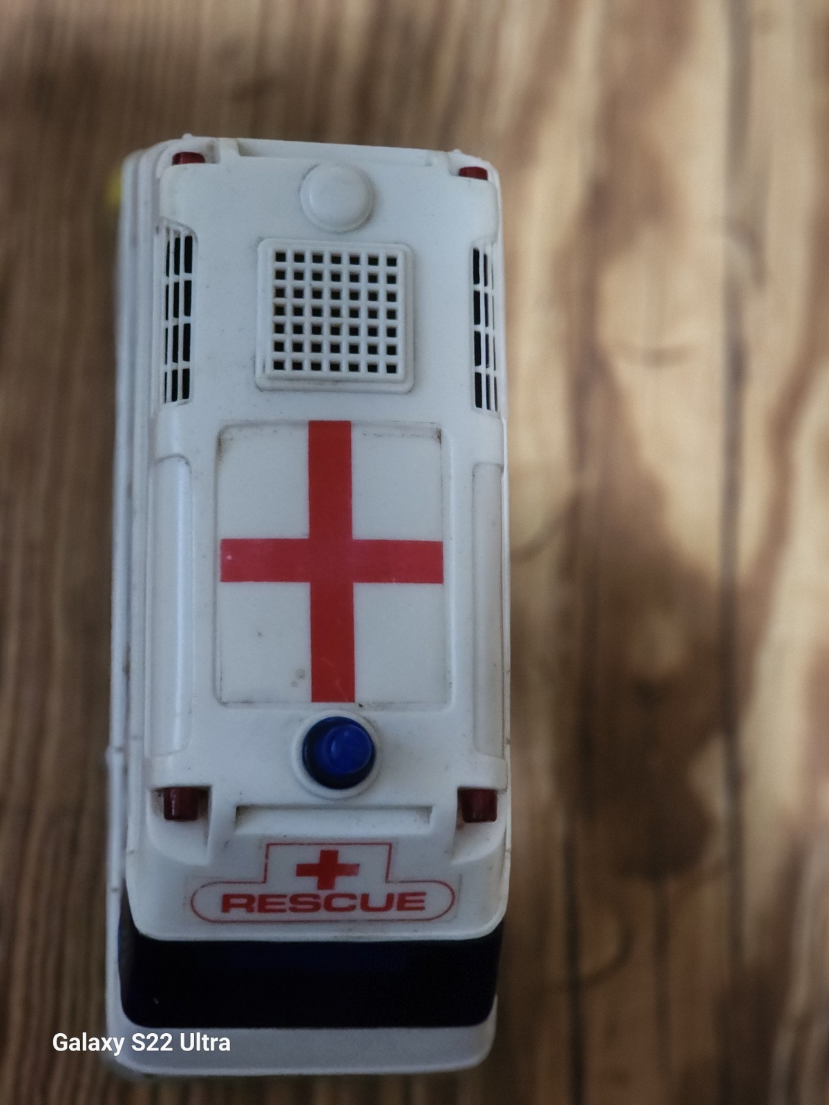 Universal Associated 1976 White Rescue Ambulance Van Red Cross Light