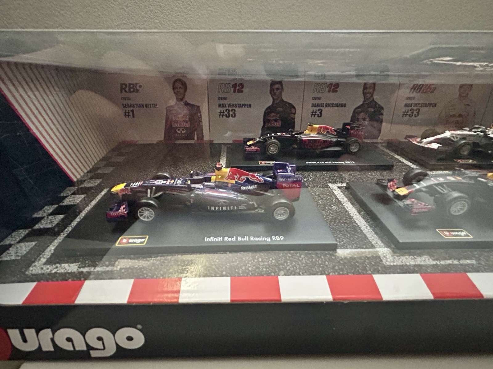 Burago Oracle Red Bull Racing Formula 1 1:43 Scale 6 cars