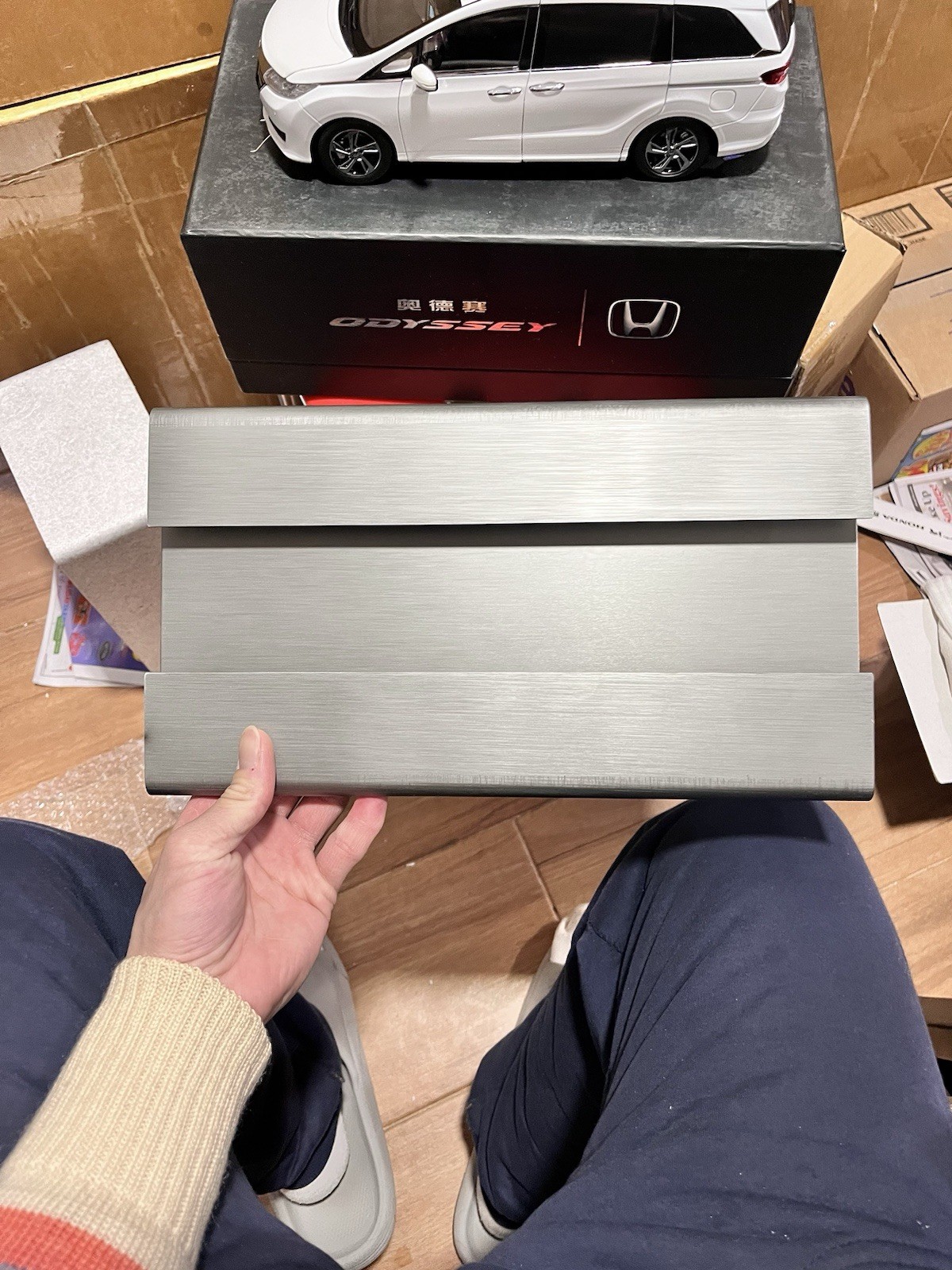 1:18 Scale 2015~2018 Honda Odyssey White Diamond Pearl Diecast Model With Base
