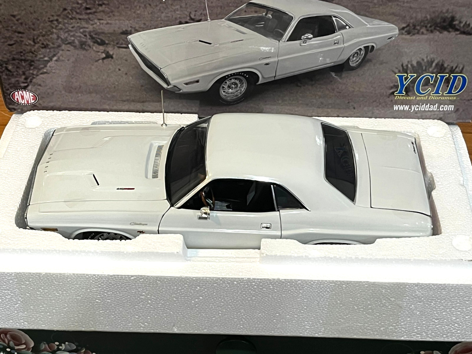 1/18 ACME YCID 1970 DODGE CHALLENGER 440 BRAND NEW BUT PAINT CHIPS BLEMISHED