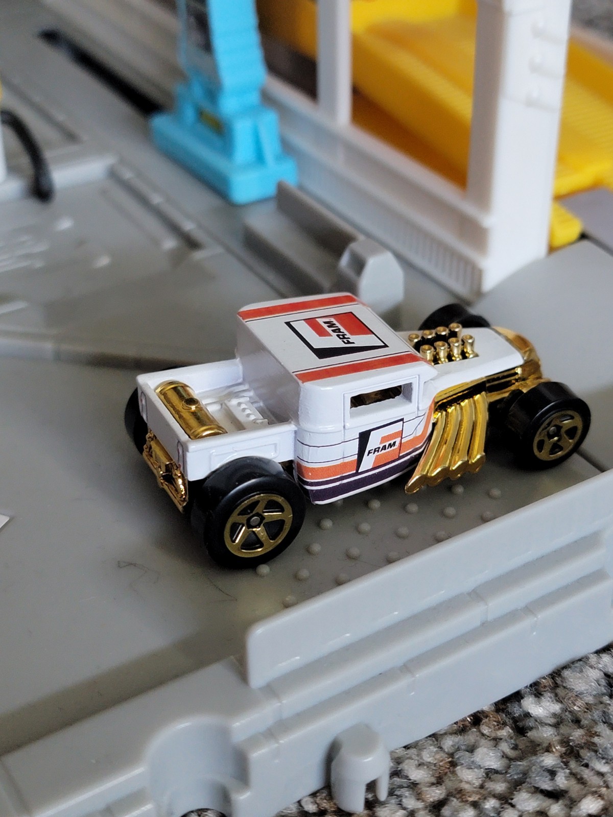 Hot Wheels CUSTOM white fram Bone Shaker (1983 silverado Version)