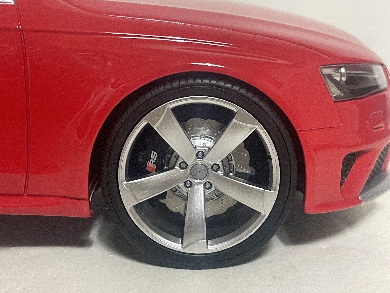 GT Spirit 1/18 Audi (B8)RS4 Avant Red 2013(GT016A)