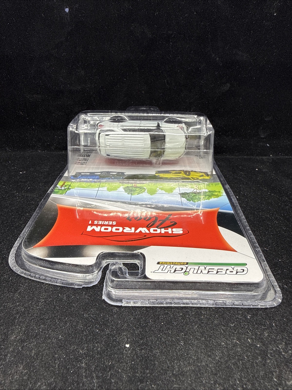 GreenLight 2022 Ford Explorer ST White Showroom Floor Series 1