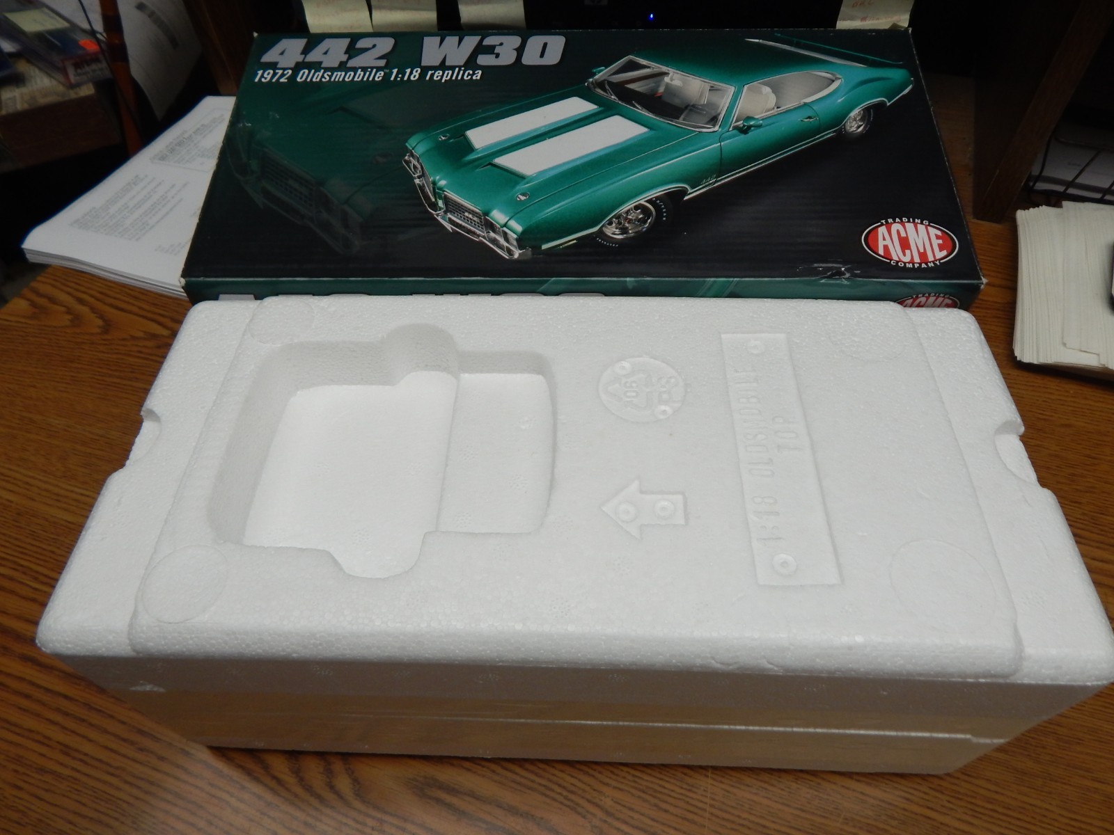 ACME 1972 OLDS 442 W30 NIB 1/18 SCALE 1 OF 996 MADE GREEN STILL TAPED SHUT LQQK