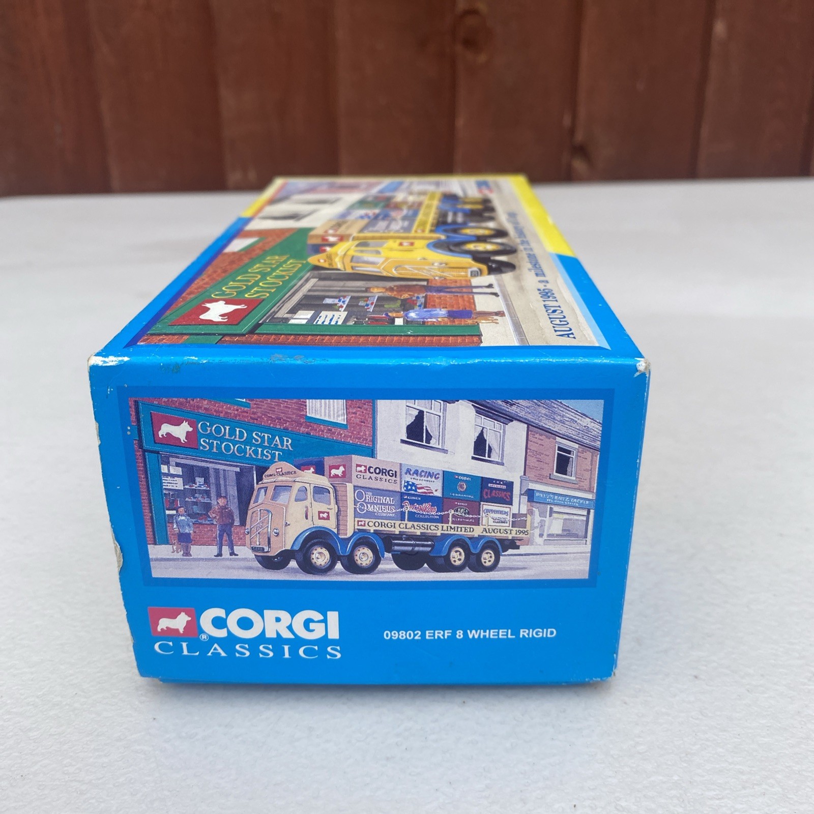 Corgi Classics August 1995 Milestone in the history CorgiERF 8 Wheel Rigid 09802