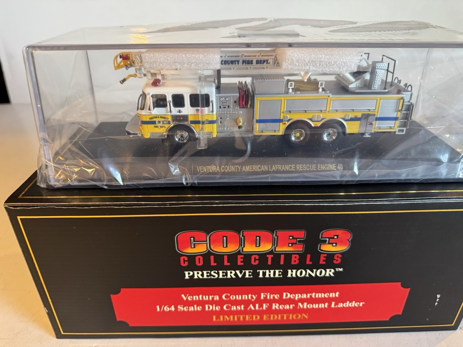 Code 3 , 1:64 Die-CastVentura County Fire Dept ALF Rear Mount RE-40 #12753 MIB