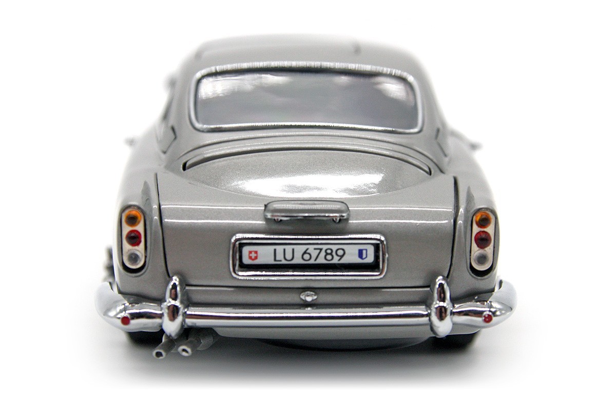 1964 Aston Martin DB5 Saloon (1:24) “James Bond 007” Silver Diecast (LOOSE), DM