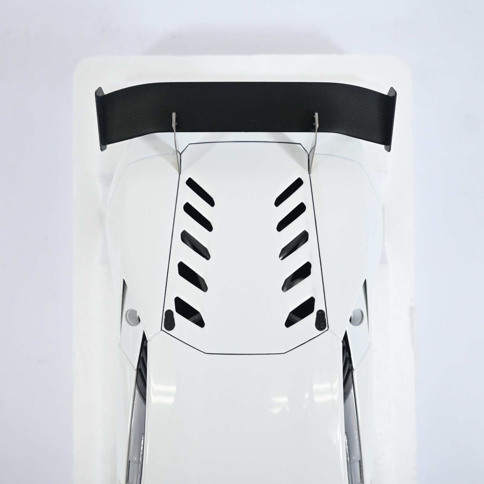 AUTOart 1/18 Lamborghini Huracan LP620-2 Super Trofeo White Diecast Model Car