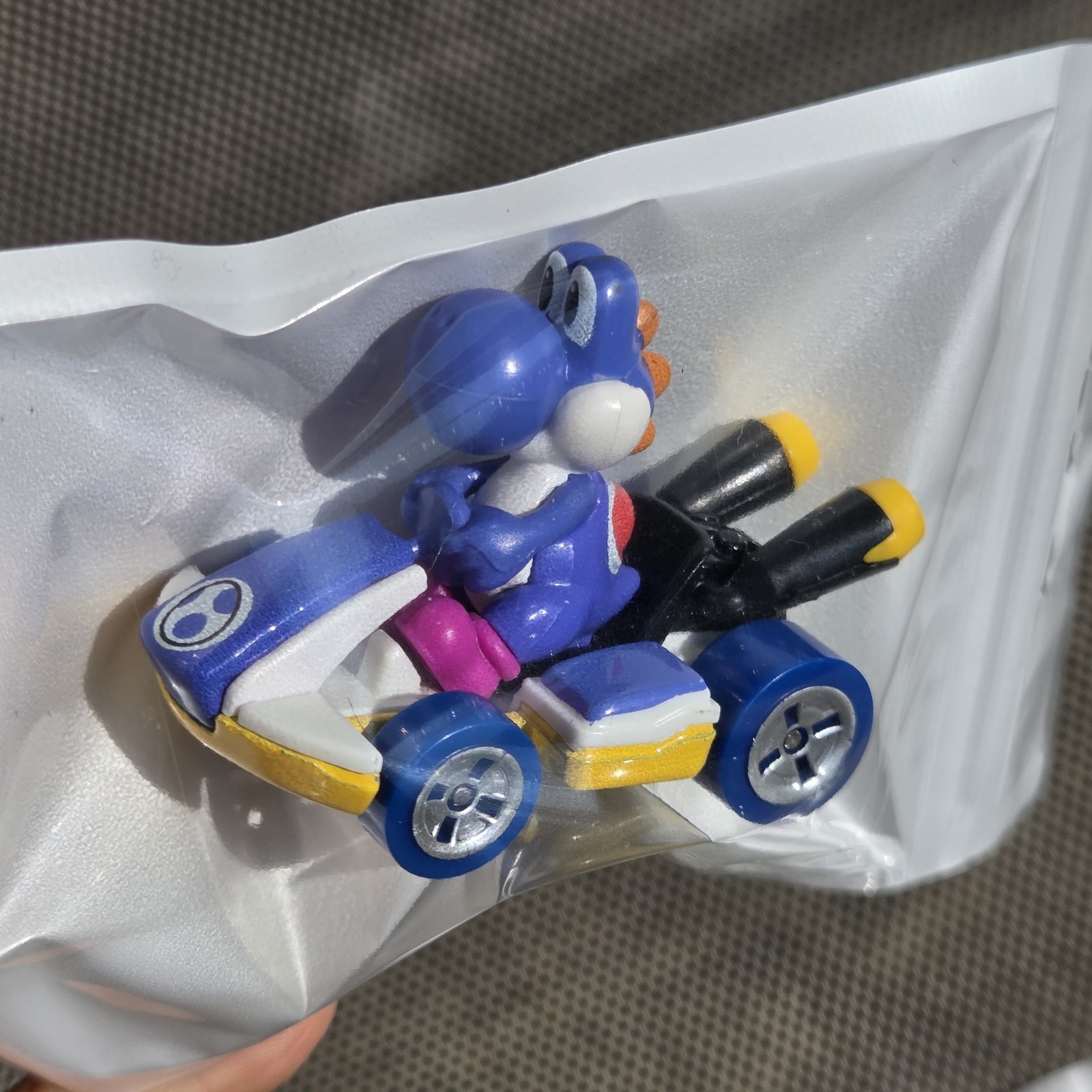 2018 Yoshi Mattel Hot Wheels Die-Cast Standard Kart (Black & Blue? / Purple?)