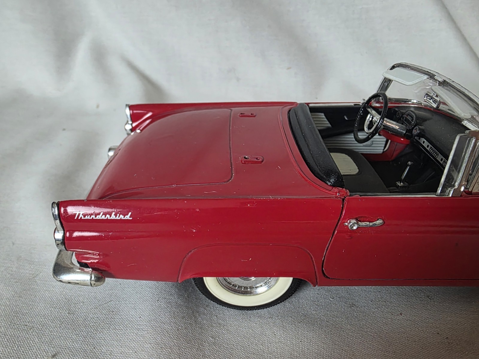 Road Tough – 1:18 Scale 1955 Red Tbird Removable Hard Top Convertible P24