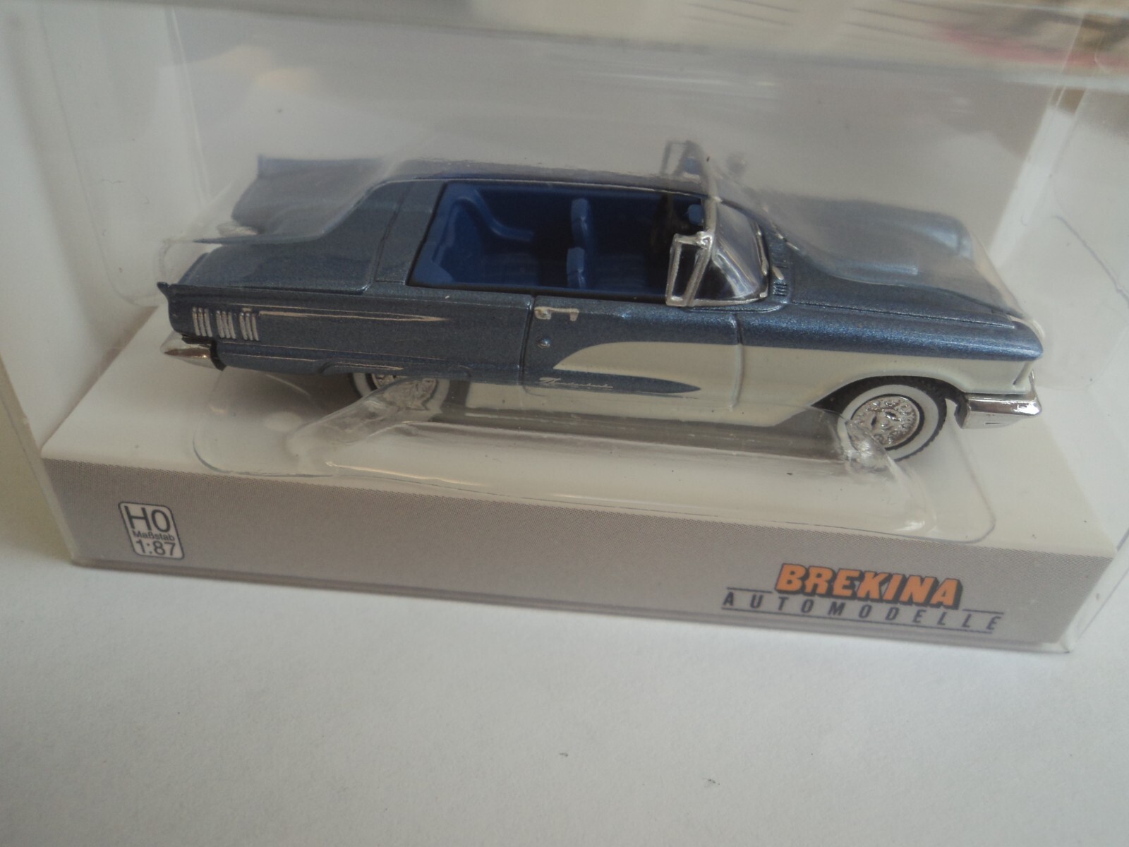 BREKINA 1960 FORD THUNDERBIRD CABRIOLET BLUE / WHITE Conv HO 1/87 PLASTIC