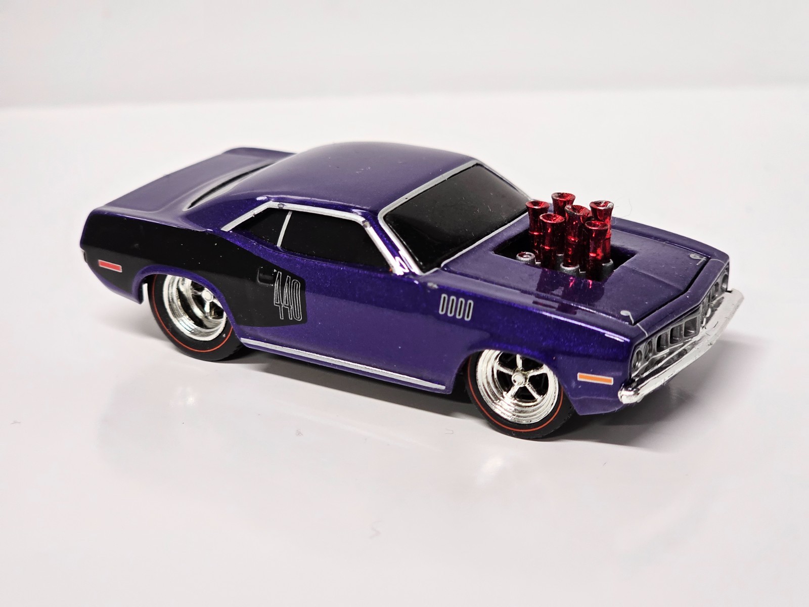 Muscle Machines 1970 Plymouth Hemi Cuda Purple & Black 1/64