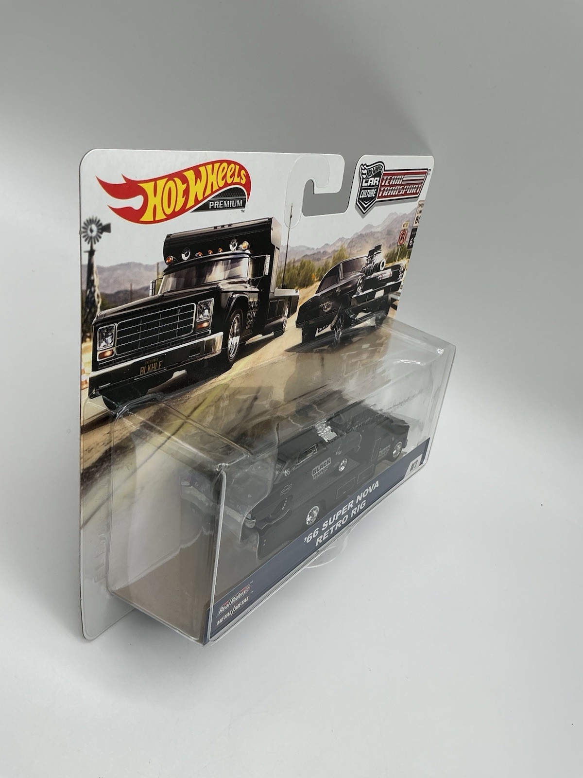 Hot Wheels Team Transport ‘66 Super Nova Retro Rig #7- W 31