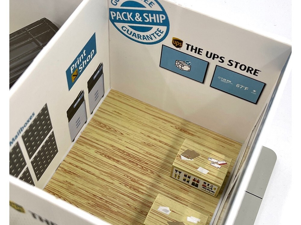 THE UPS STORE DIORAMA “MECHANIC’S CORNER” FOR 1/64 SCALE MODELS GREENLIGHT 51491