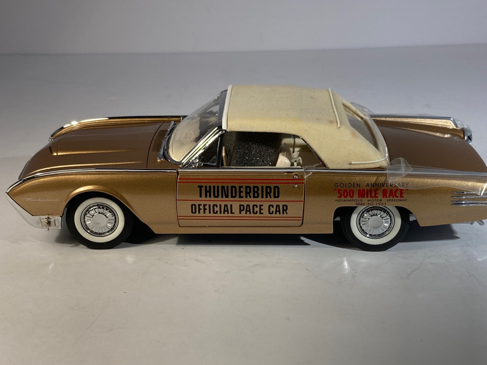 Danbury Mint 1:24 Ford Thunderbird Indy 500 Pace Car Diecast Gold