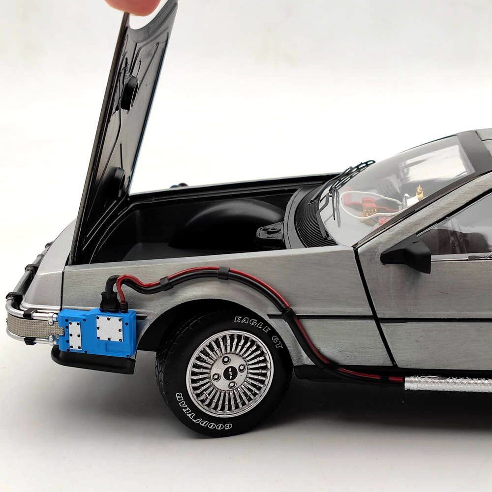 1/18 Hot Wheels Elite Back To The Future Time Machine Delorean BCJ97 Model Car