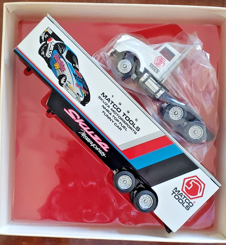 Winross 1/64 Scale WR096 – Racing Transporter Truck “Matco Tools” – Dean Skuza