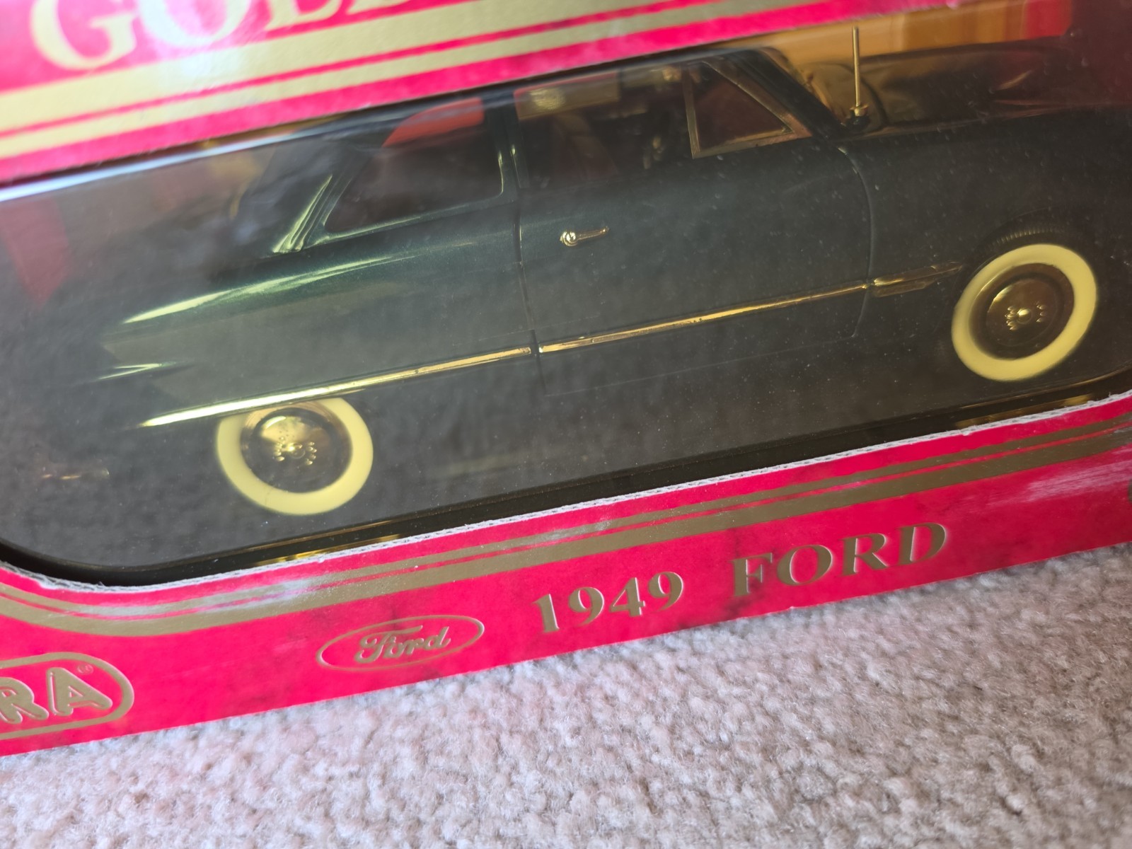 Mira Golden Line 1/18 Scale Diecast 1949 Ford Coupe
