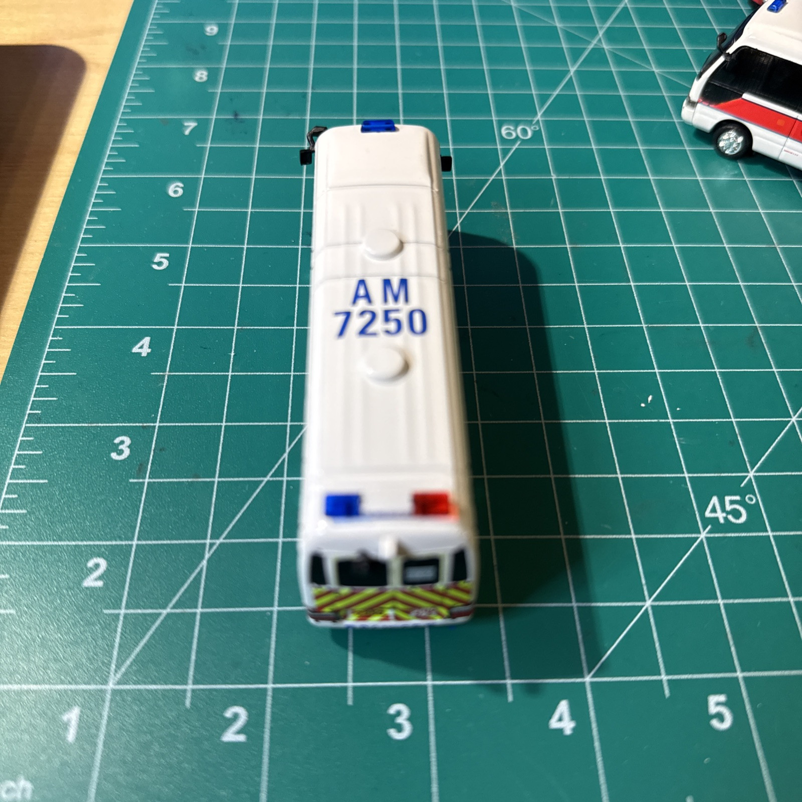 Tiny Brand 1:76 Toyota Coaster Hong Kong Police Bus Am 7250