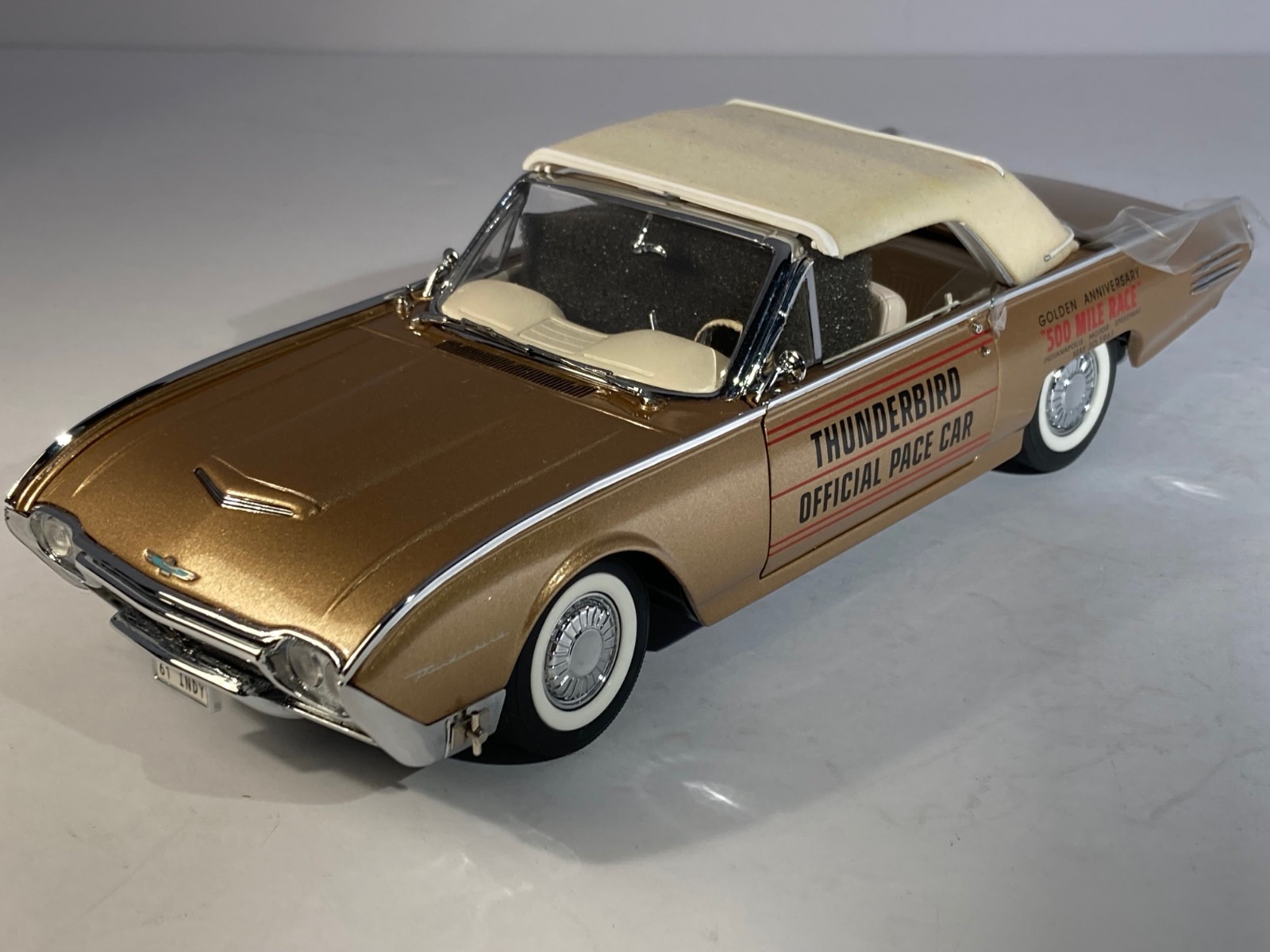 Danbury Mint 1:24 Ford Thunderbird Indy 500 Pace Car Diecast Gold