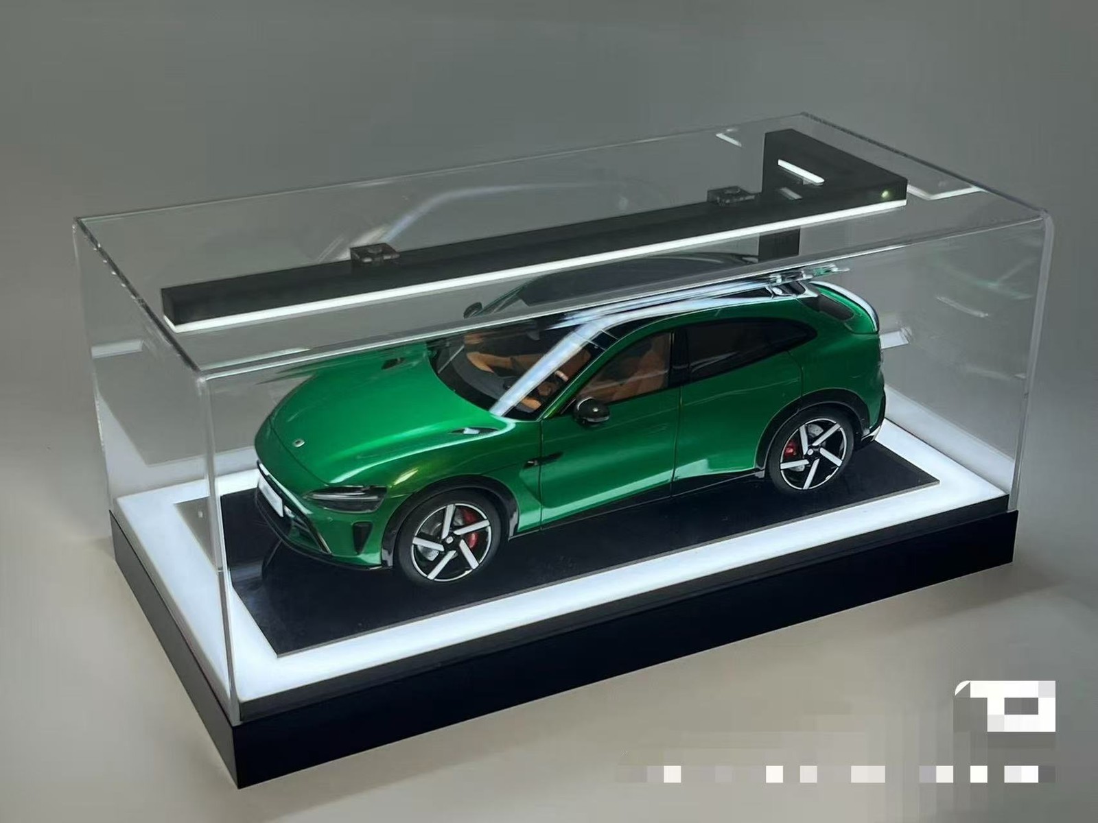 High Grade Real Carbon LED Display Case Chocolate Tone Box for Auto & Motorcycle
