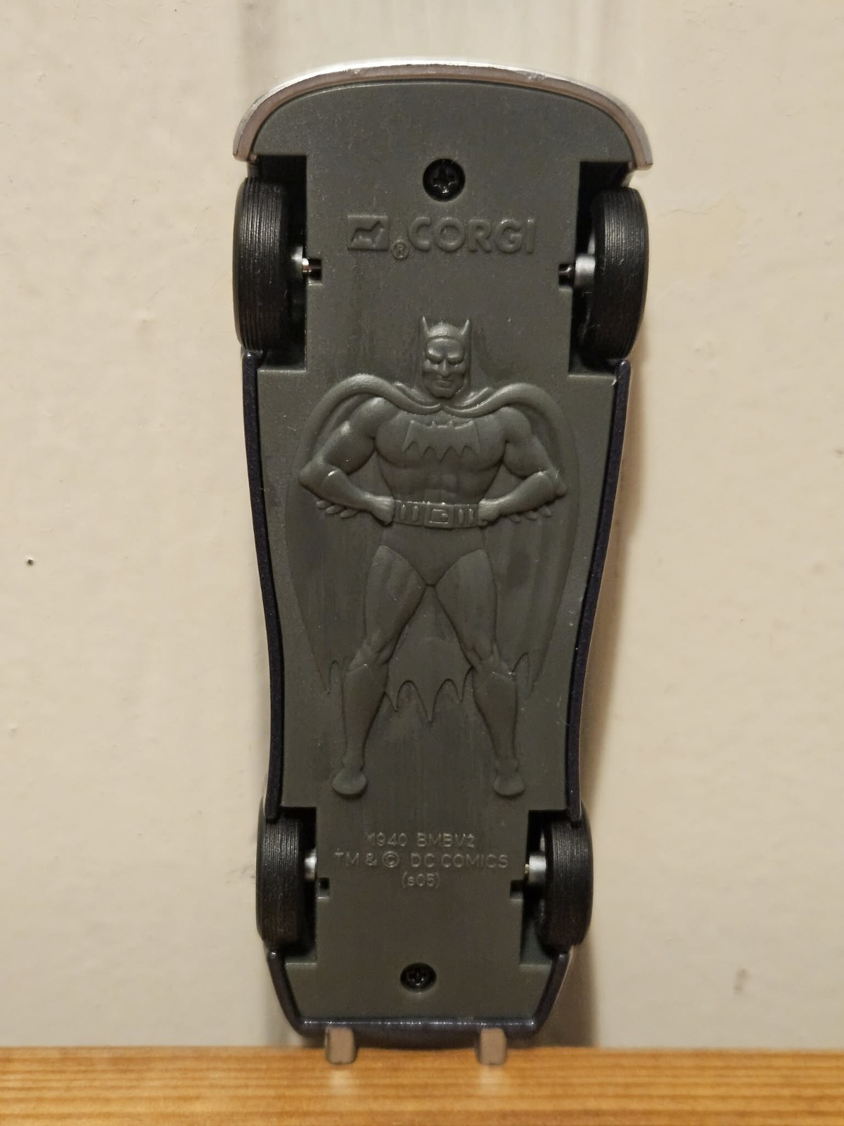 Corgi BATMAN: 1940’s DC Comics BATMOBILE ~ Model No. 77317 ~ Scale 1:43