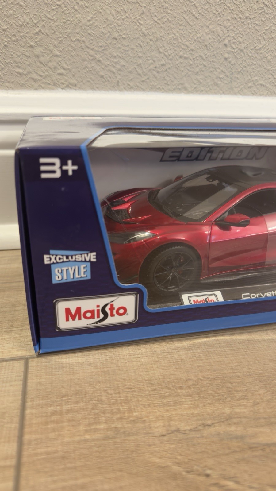 MAISTO. 1:18 Die-Cast Special Edition CHEVY CORVETTE ZR1 Coupe RED Open