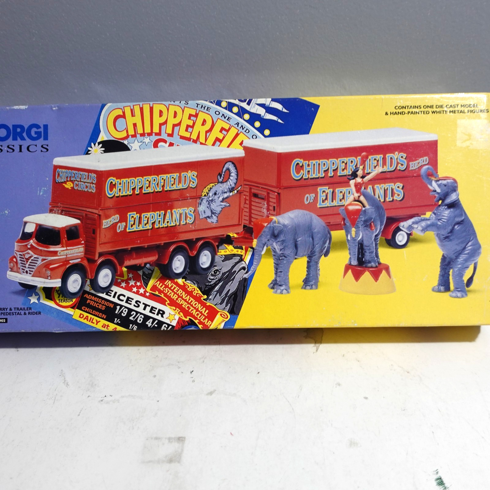 Corgi Diecast 31902 Chipperfields Foden S21 Lorry & Trailer With Elephants